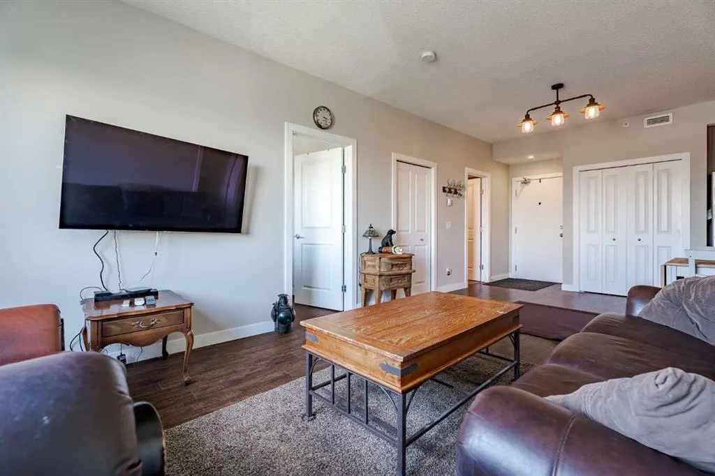 607 17 Avenue NW, #403