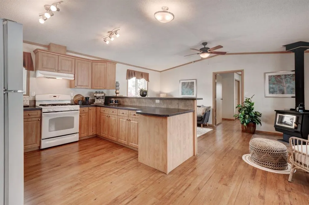 6724 17 Avenue SE, #6