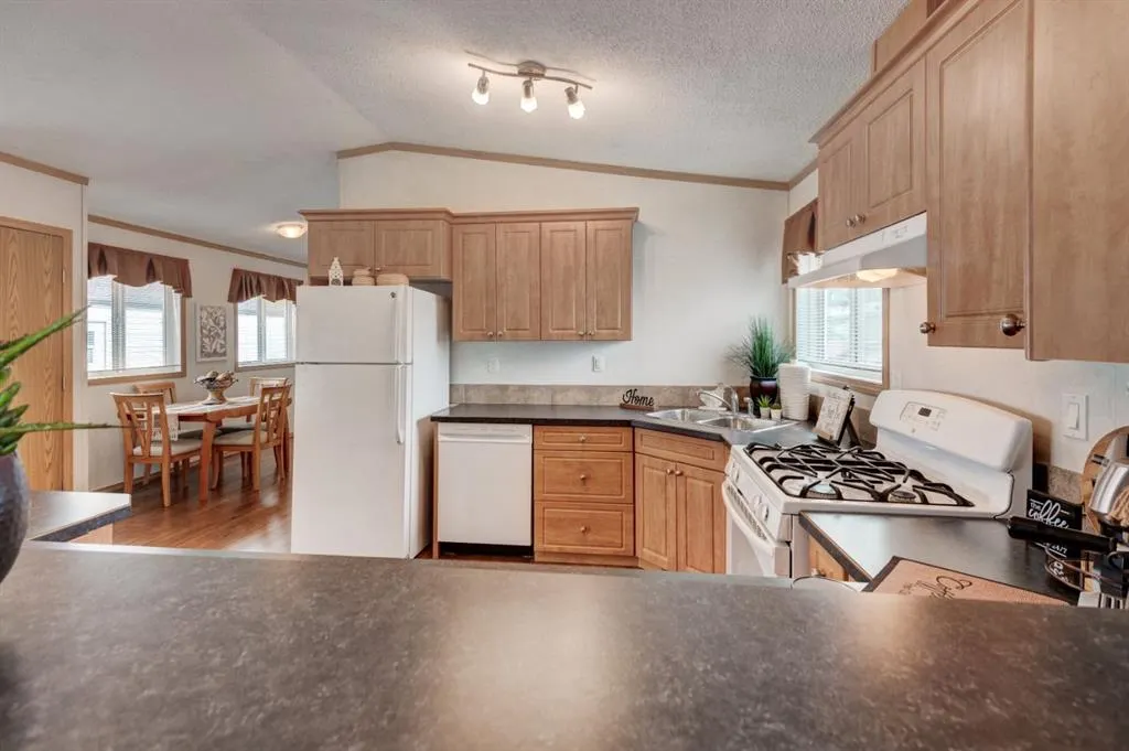 6724 17 Avenue SE, #6