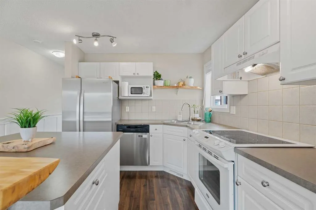 26 Crystal Shores Crescent
