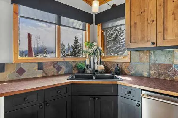 101 Wapiti Close