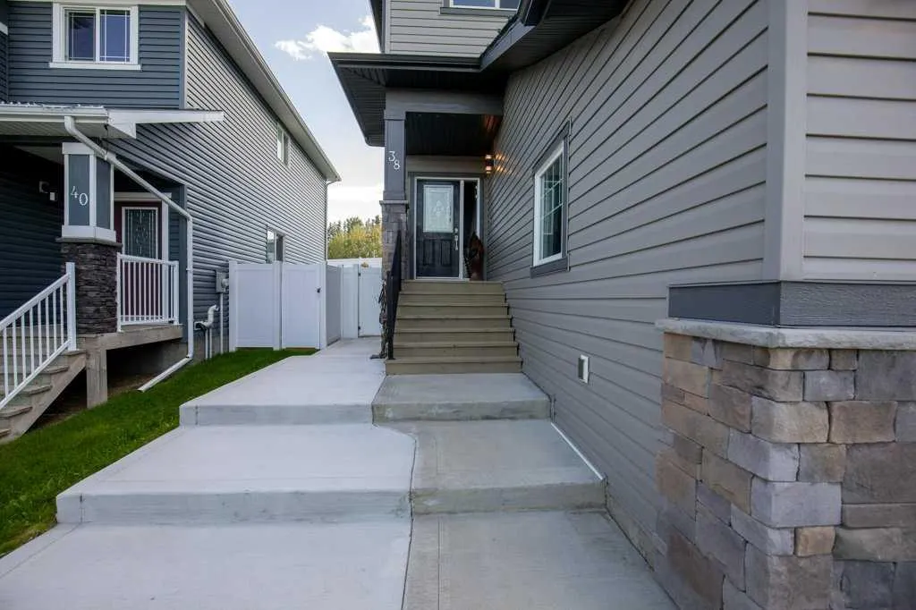 38 Cole Way
