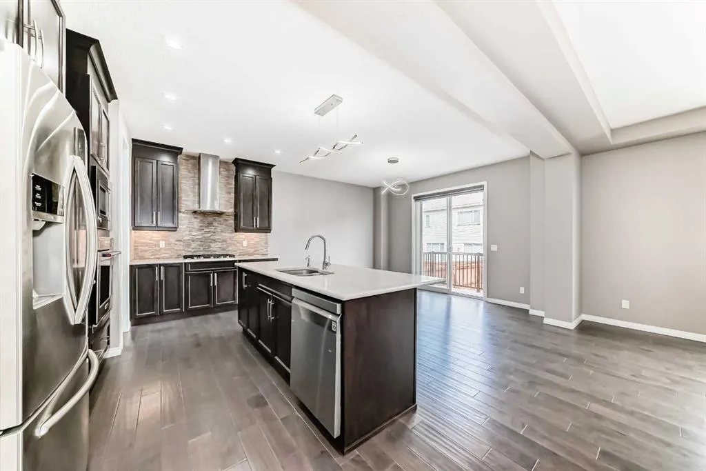 222 Cityside Road NE