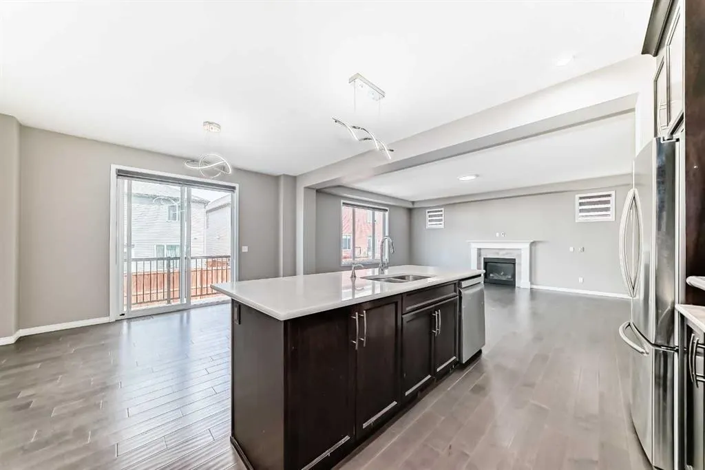 222 Cityside Road NE
