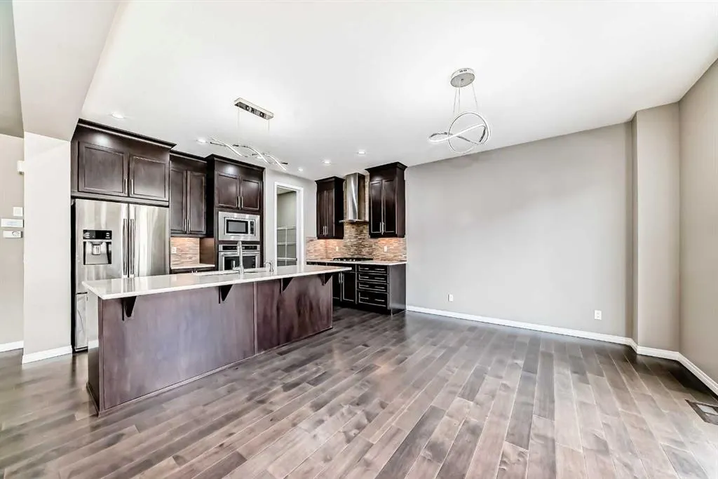 222 Cityside Road NE
