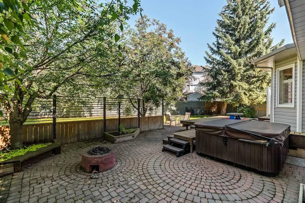 37 Woodmark Place SW