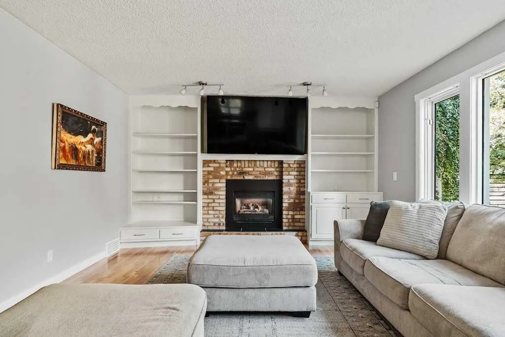 37 Woodmark Place SW