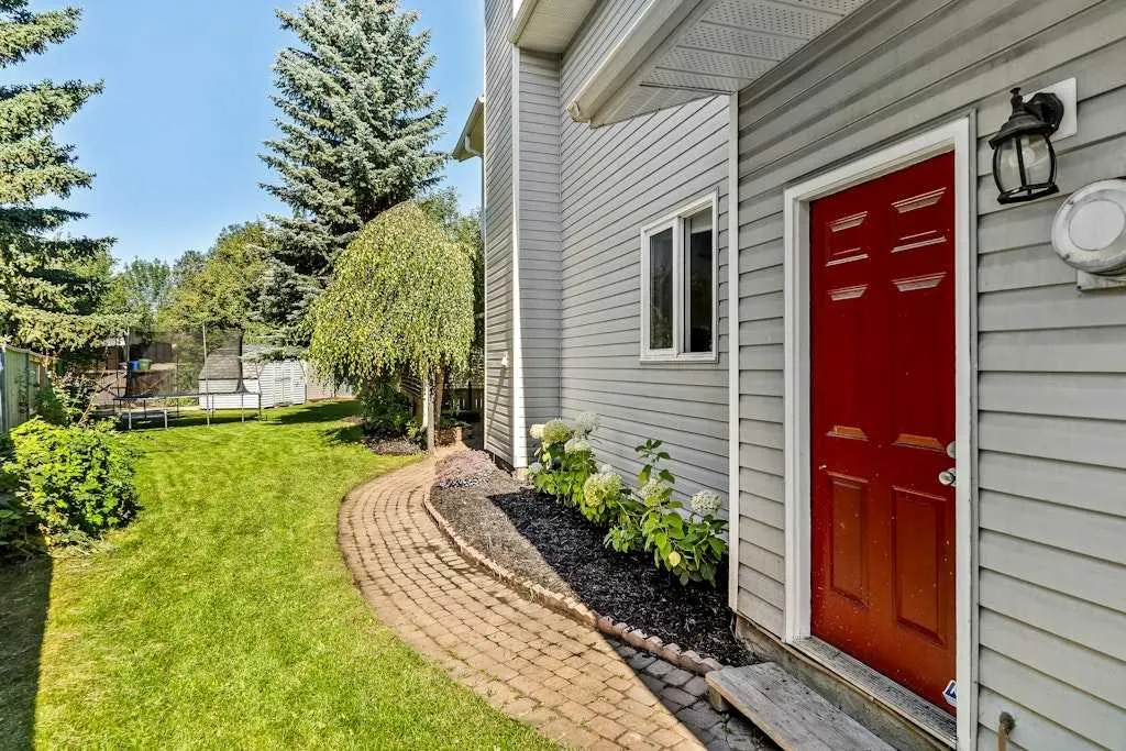 37 Woodmark Place SW