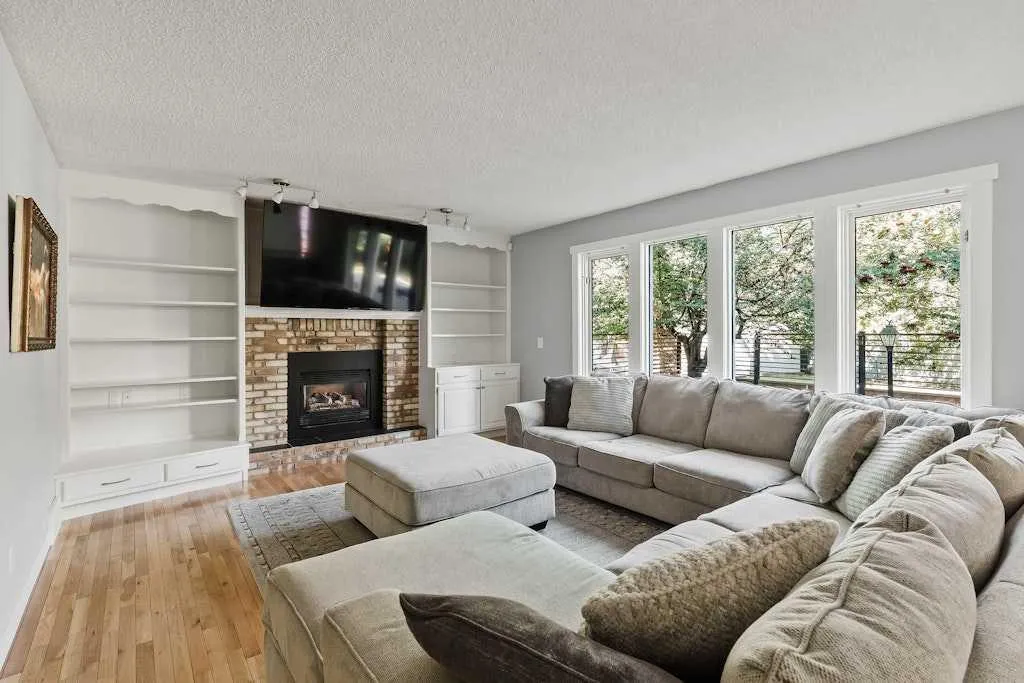 37 Woodmark Place SW