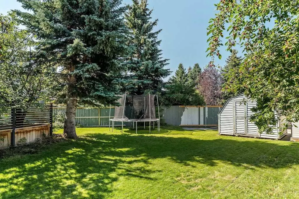 37 Woodmark Place SW