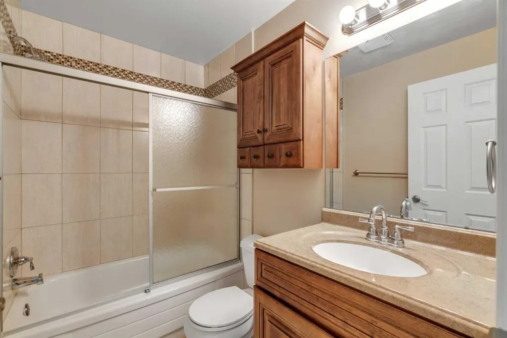22 Coachway Green SW