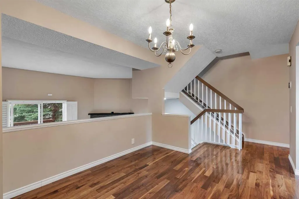 22 Coachway Green SW