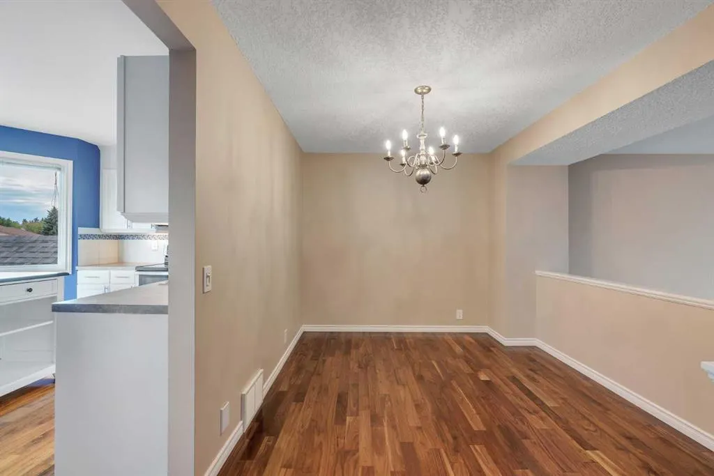22 Coachway Green SW