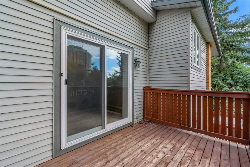 22 Coachway Green SW