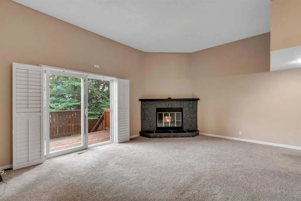 22 Coachway Green SW