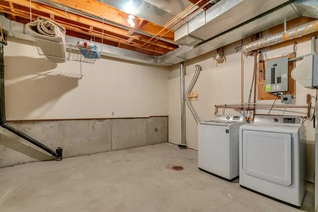 22 Coachway Green SW