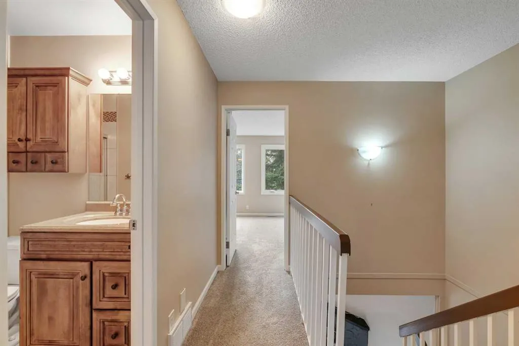 22 Coachway Green SW