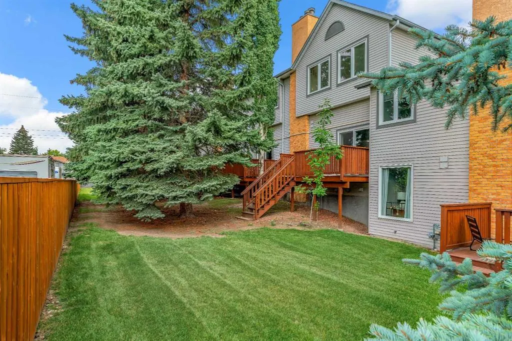22 Coachway Green SW