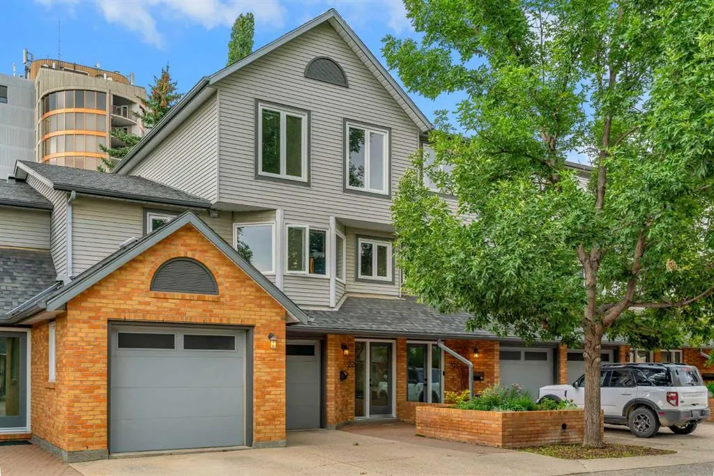 22 Coachway Green SW