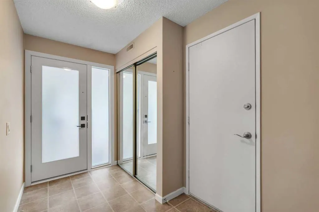 22 Coachway Green SW