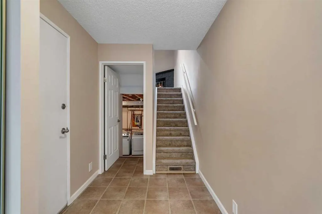 22 Coachway Green SW