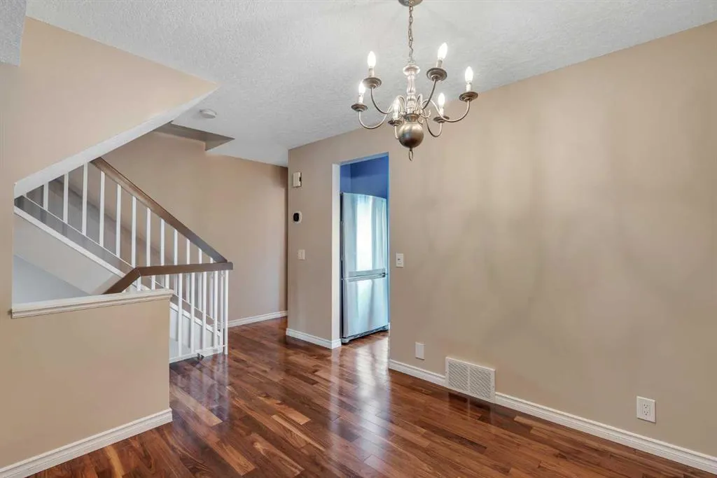 22 Coachway Green SW