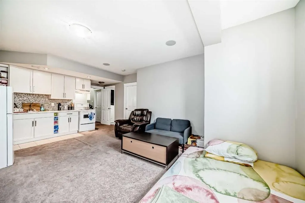 4 Redstone Park NE