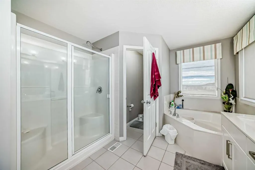4 Redstone Park NE