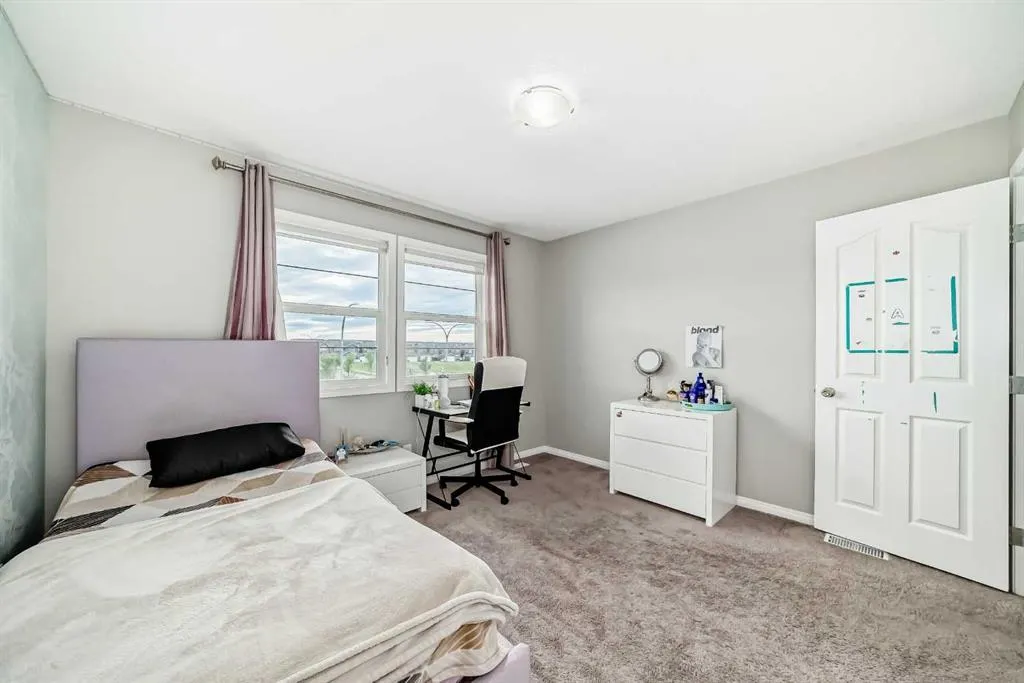 4 Redstone Park NE