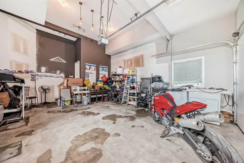 4 Redstone Park NE
