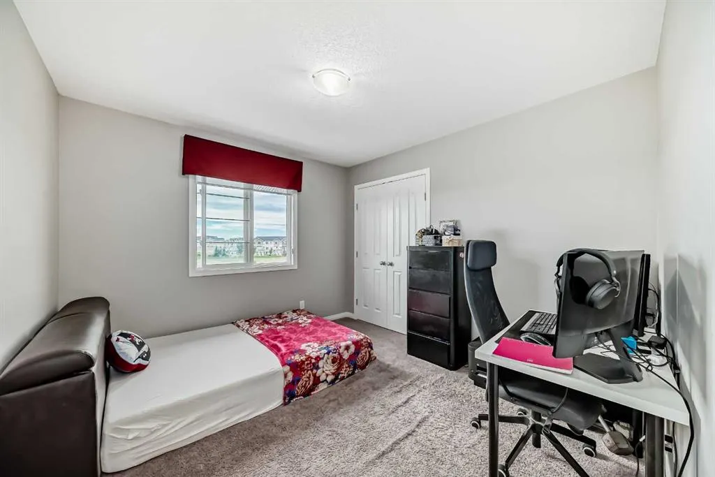 4 Redstone Park NE