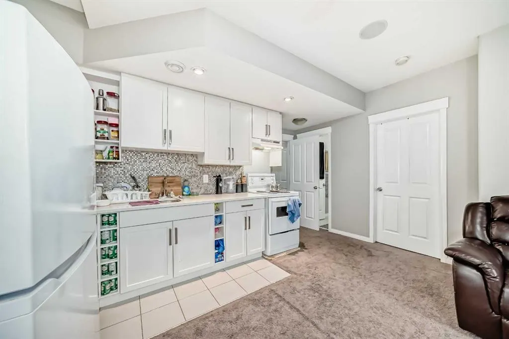 4 Redstone Park NE