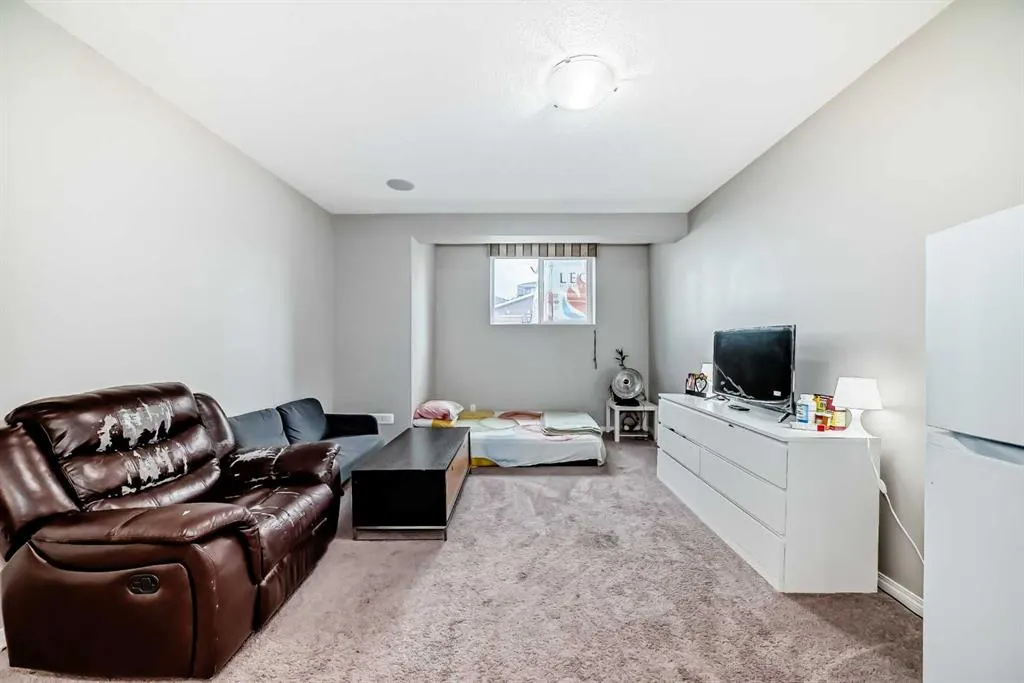 4 Redstone Park NE