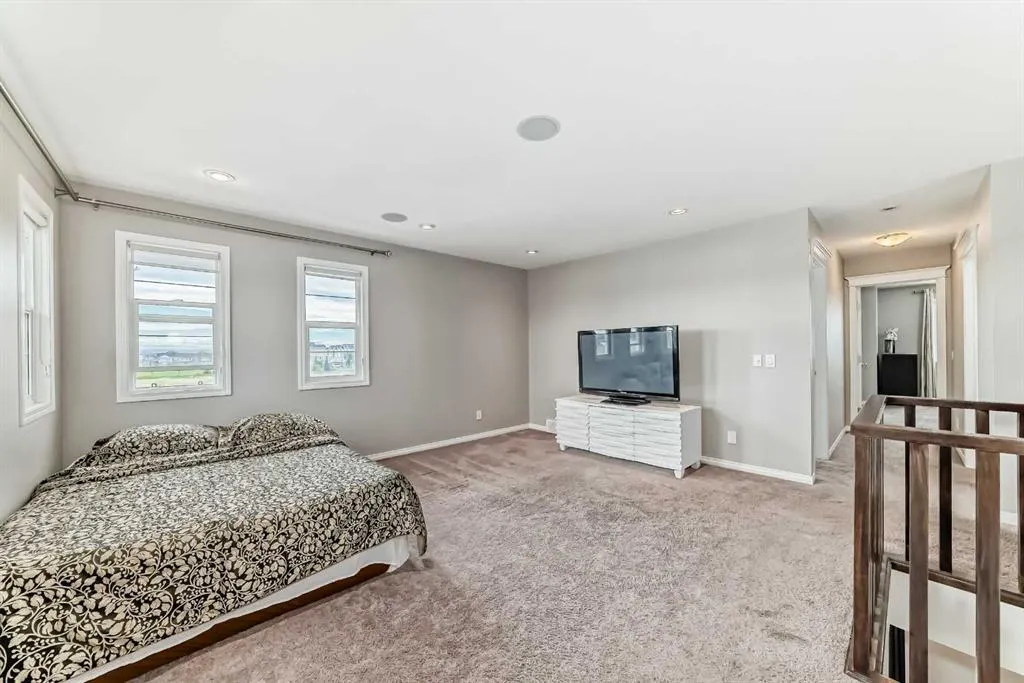4 Redstone Park NE