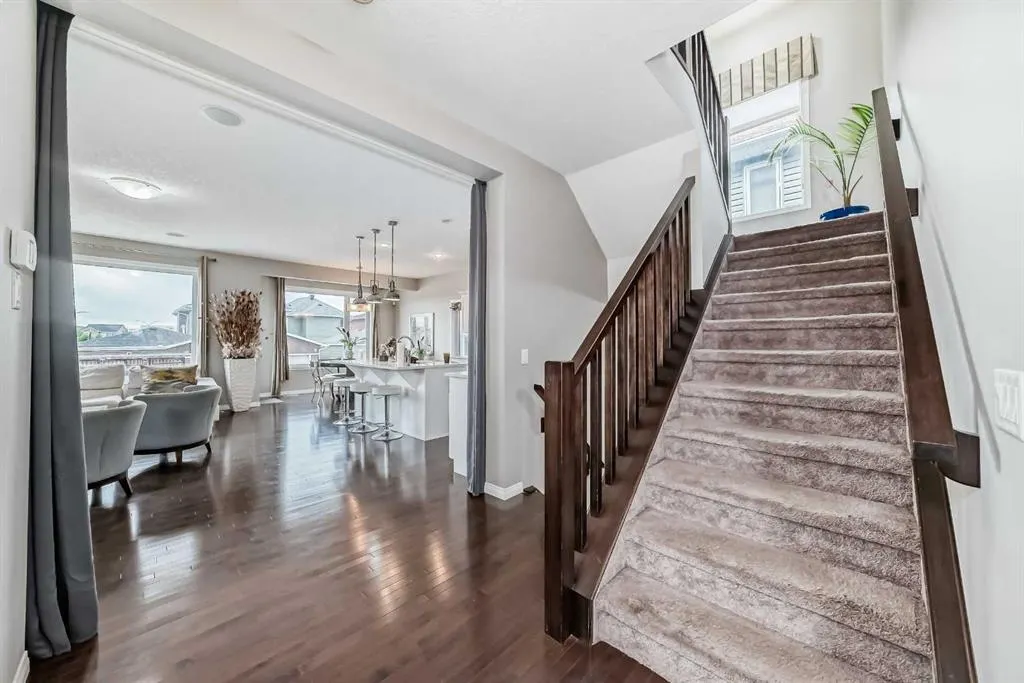 4 Redstone Park NE