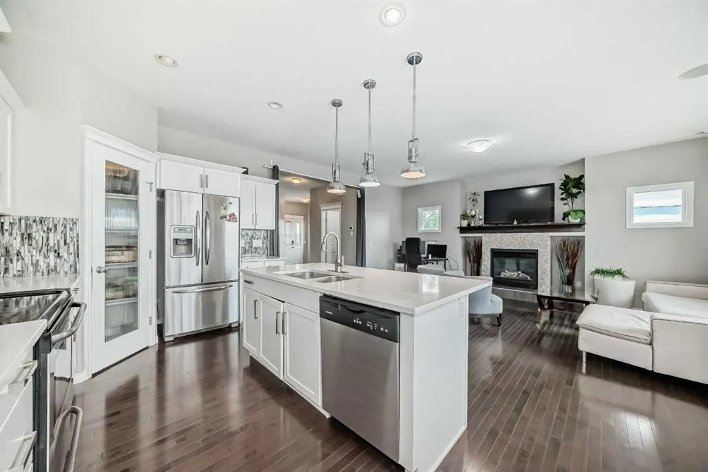 4 Redstone Park NE
