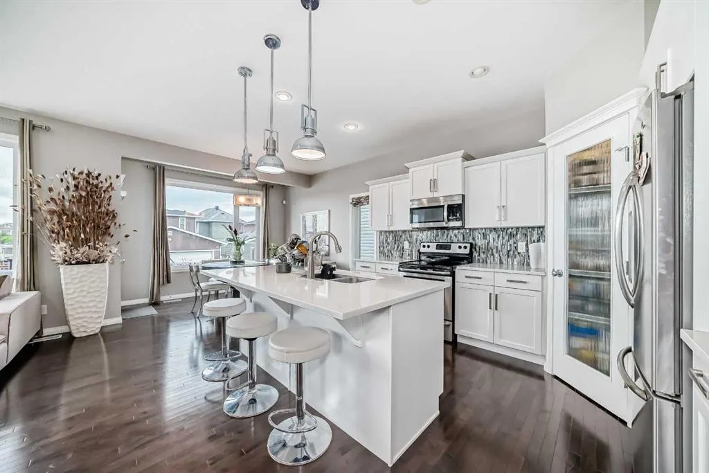 4 Redstone Park NE