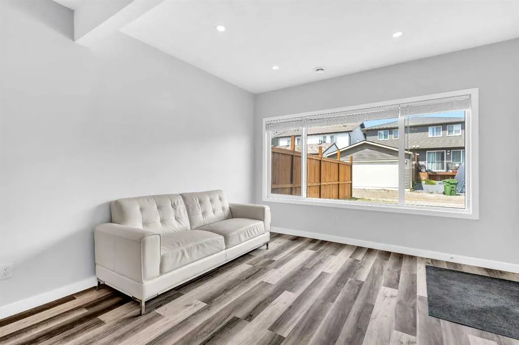 89 howse Common NE
