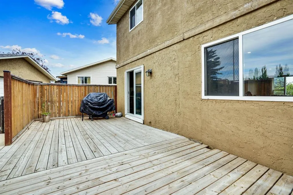 243 Castlebrook Road NE
