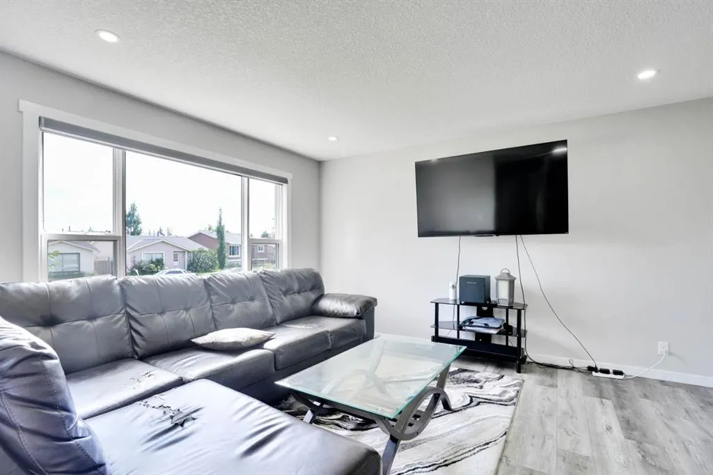 243 Castlebrook Road NE