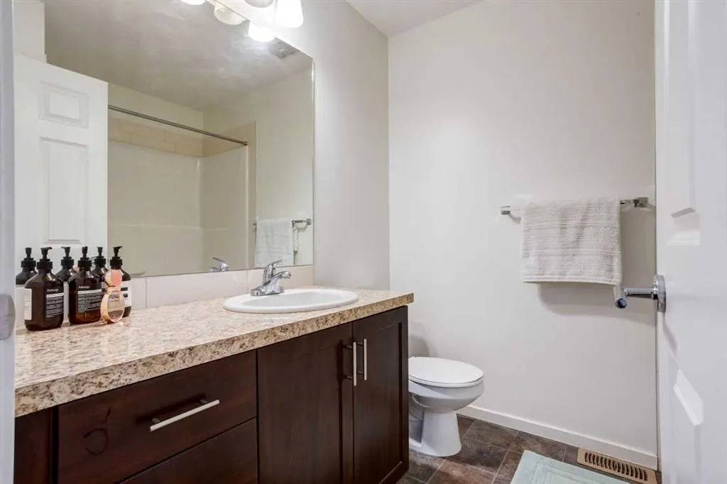 215 Copperpond Common SE