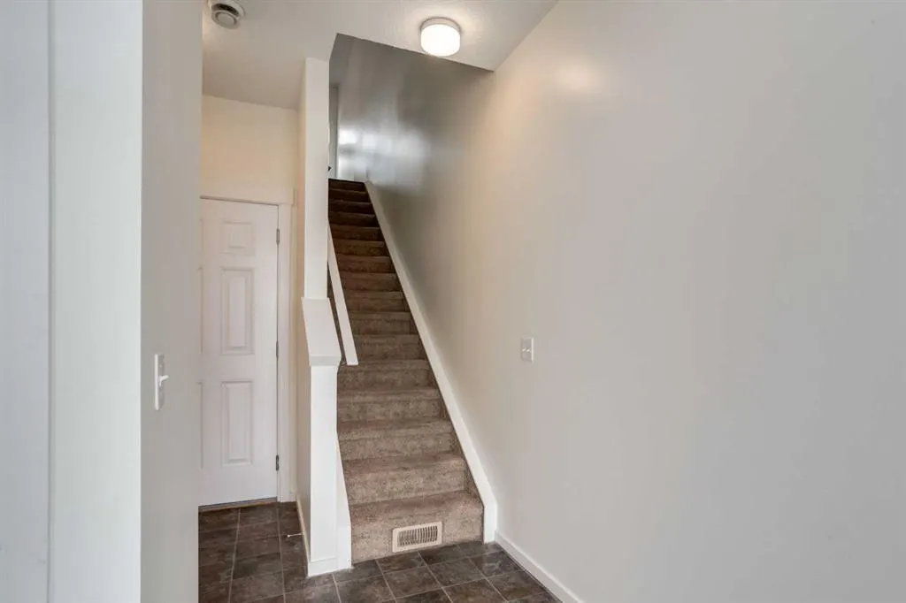 215 Copperpond Common SE