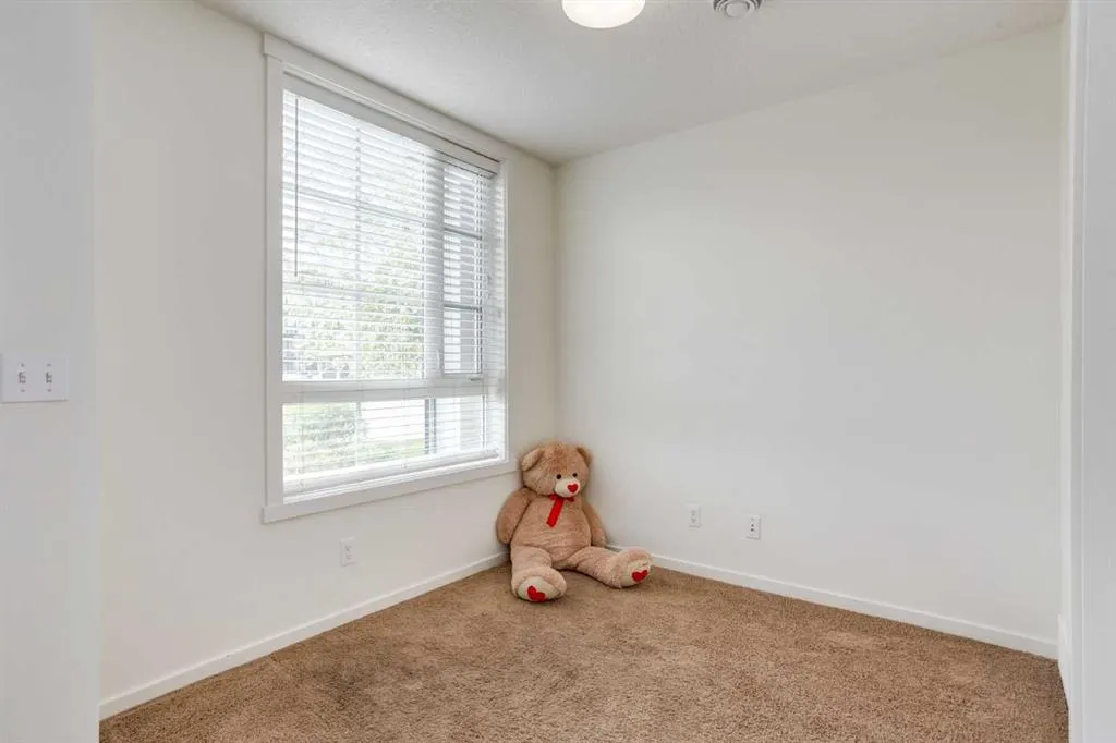 215 Copperpond Common SE