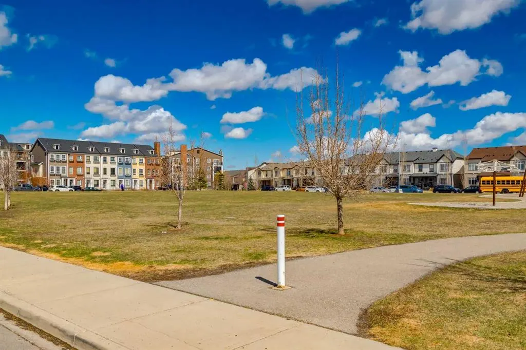 215 Copperpond Common SE