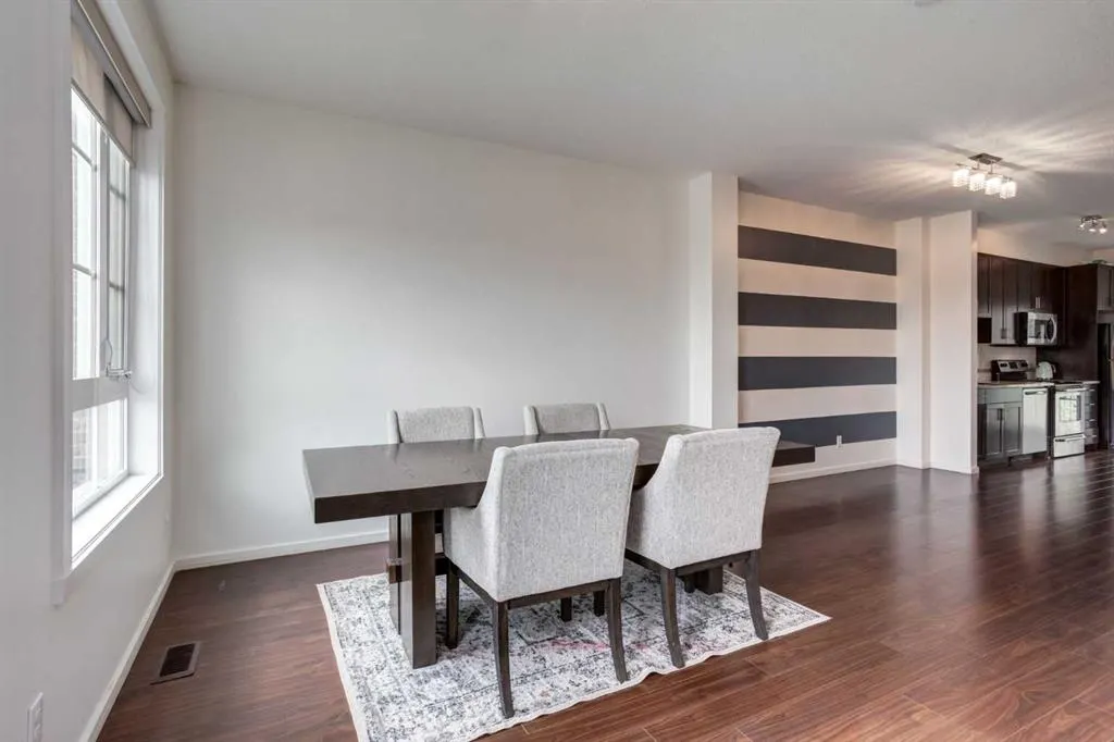 215 Copperpond Common SE
