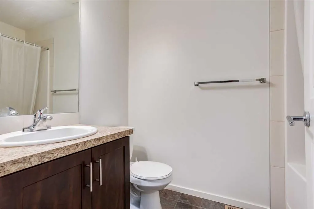 215 Copperpond Common SE