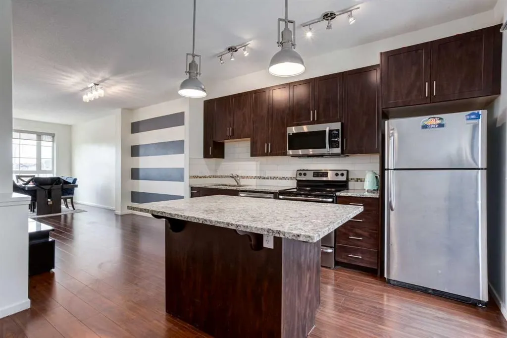 215 Copperpond Common SE