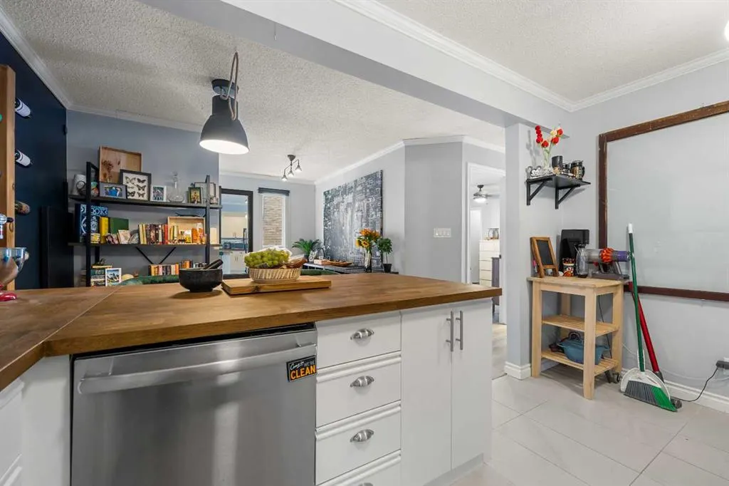 701 56 Avenue SW, #201