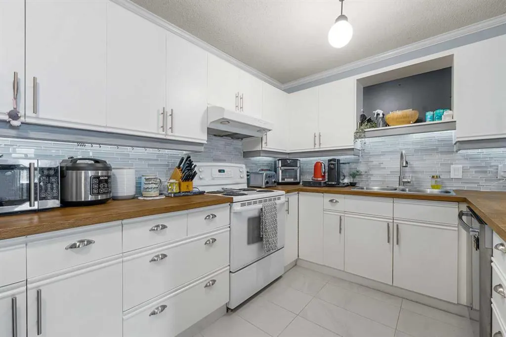 701 56 Avenue SW, #201