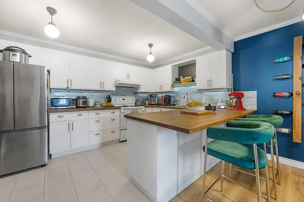 701 56 Avenue SW, #201